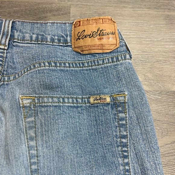Levi's 515 Bootcut Jeans in a light-wash blue denim finish. Misses 4 short - Picture 3 of 7